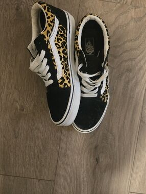 Vans Old Skool Leopard Accent Skate Sneakers - Black & Yellow
